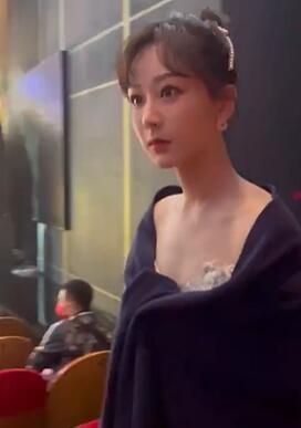 杨紫 进入场内
