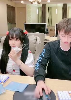 她他身上的奶是我弄的吗?打我干啥