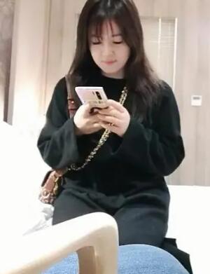 重金约白皙翘挺苗条小美女