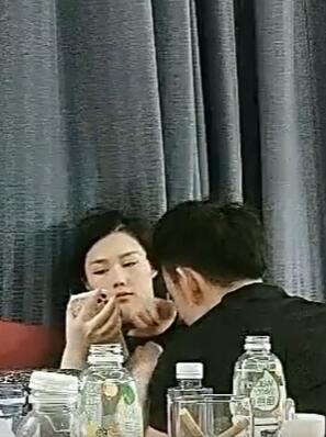 深夜约漂亮小姐姐貌美温柔干开心