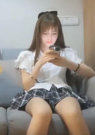 小伙子约可爱学生装小女生
