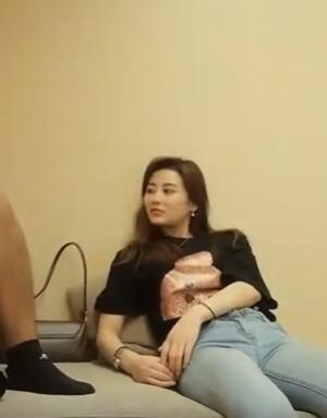 约女神级高素质极品黑衣美女