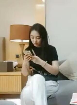 老金约甜美可人妹子一下下撞击妹子