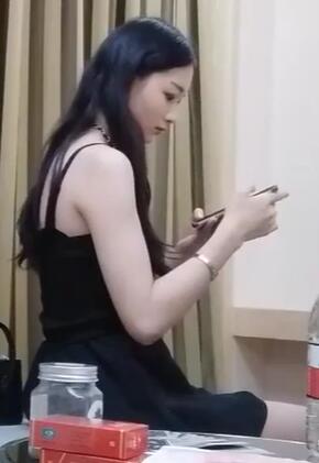 91沈先生04-05学姐很有女神范九九免费