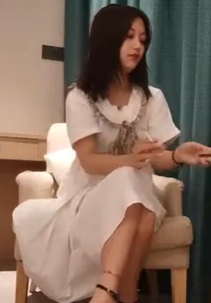 探妹约时尚娇小妹子颜值不错身材好