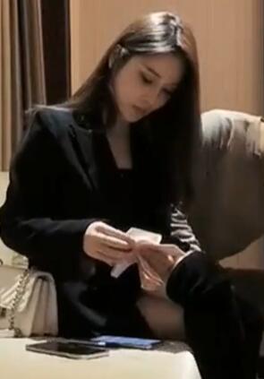 探妹广东男高价网约丰满性感的大胸美女