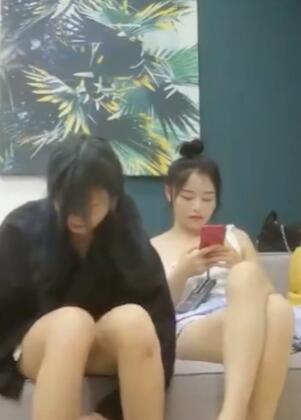 约两个非常漂亮的小美女555电影推荐