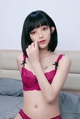 极品短发大美妞红色内衣妹子全自动