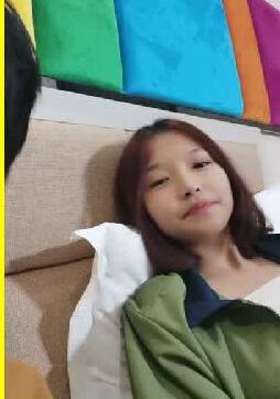 超嫩短发萌妹一线天下海甜美乖巧