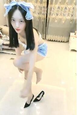 蜜汁少女粉嫩苗条妹子穿上情趣女仆装
