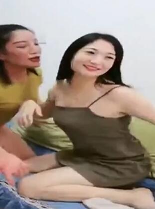 酒后放纵姐妹花一起跟大哥在家欢声笑语