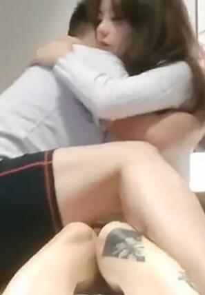小飞约极品黑丝制服兼职大三学妹穿着水手校服