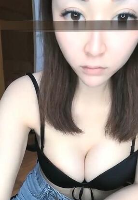 草莓视频CAOMEI888