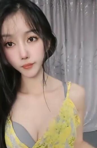 顶级颜值尤物女神黄色长裙细腰大长腿