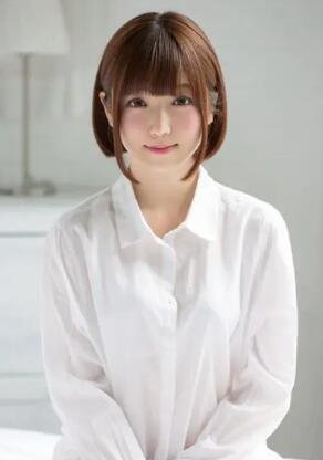 南梨央奈