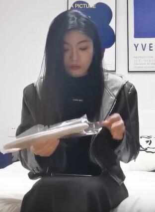 长得像某女星的颜值红唇御姐气质美人