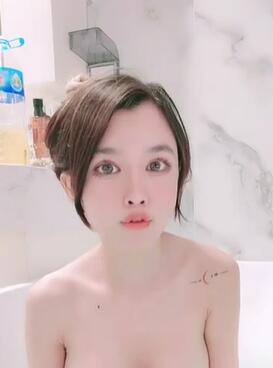 全程露脸泡沫加身狼友大秀直播