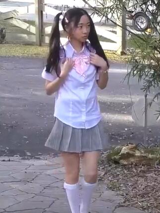 P站火爆崇洋媚外留学生嫩妹年纪轻轻