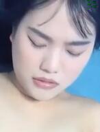 妹子有点受不了 表情享受