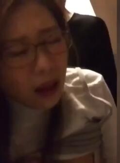 网红极品私密视讯被曝光1