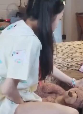 极品反差露脸少女崇洋媚外留学生嫩妹年纪轻轻