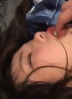 下药迷翻女同事带回酒店