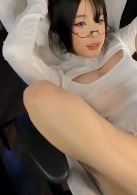 眼镜美女【LO_VELY_SU】干净白虎