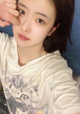 小美女第一次很害羞 大姐亲自上阵