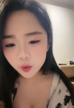 满背纹身甜美少女和社会大哥