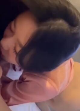大叔酒店约美女同事换上情趣丝网