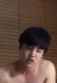 高颜值尖挺妹子与欧巴男友