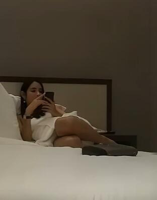 两妹子高颜值吃饱喝足再开干一个妹子