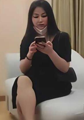 黑色长裙少妇喜欢受不了