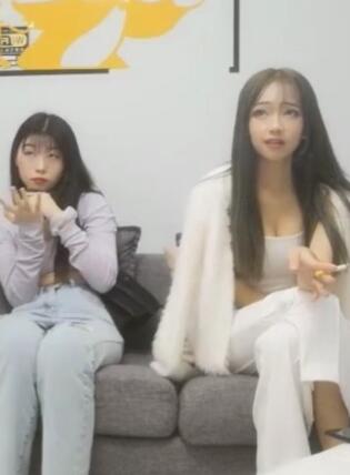 小陈头双飞少女白嫩粉嫩