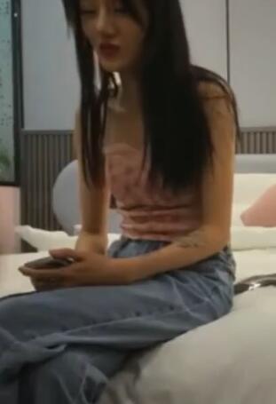 黑丝週边女神高颜值深夜的一场灵与肉的碰撞