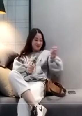探花达人魔都大圈外围娇俏小姐姐性格开朗