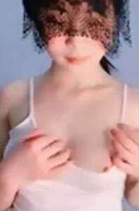 柔软粉嫩小妞