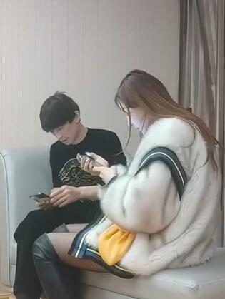 女技师返场掏出黑丝肥臀