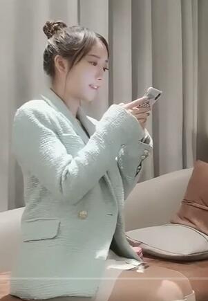 28岁良家少妇长发飘飘大长腿