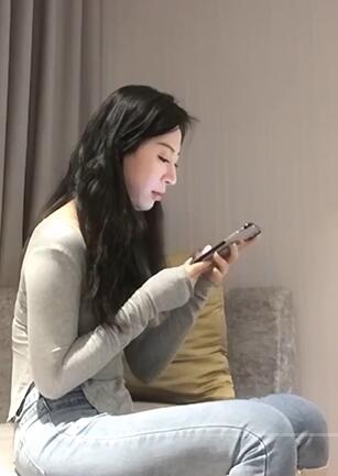 乖巧的黑丝小少妇镜头前让小哥各种